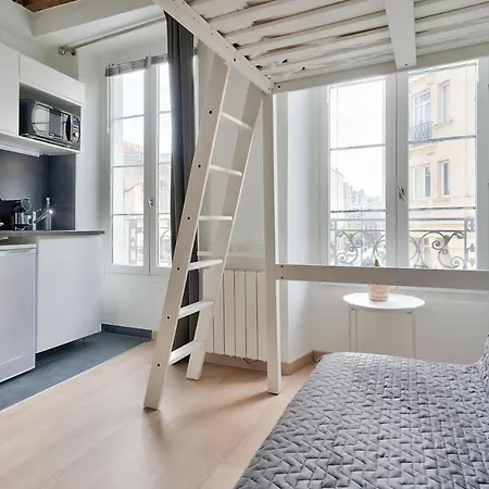 Pretty Mezzanine In The Heart Of * Parigi