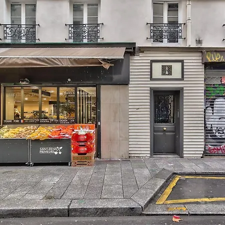 Pretty Mezzanine In The Heart Of Parigi