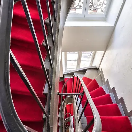Pretty Mezzanine In The Heart Of * Parigi